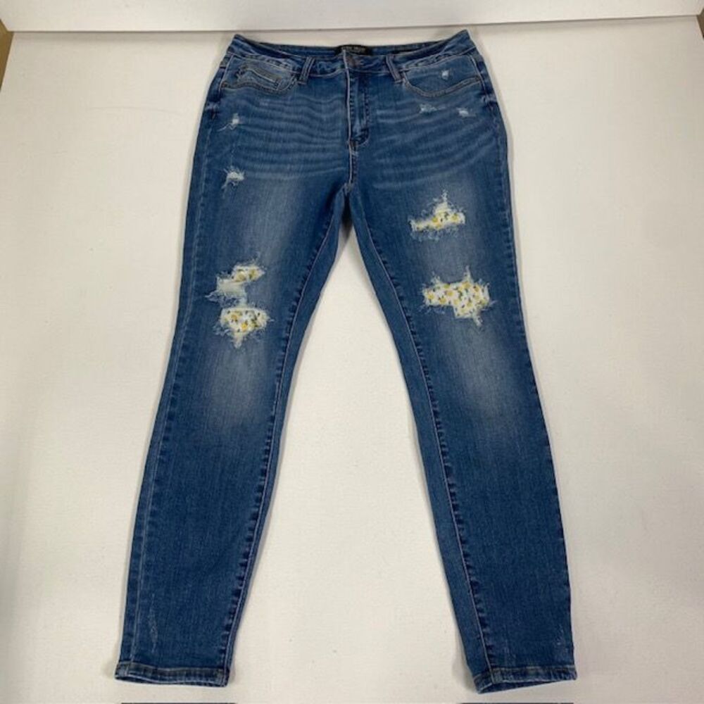 Judy Blue Distressed Skinny Jeans Floral Patch Denim‎ Medium Wash 15/32